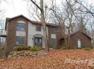 5770 Becker Dr, Rochester, MI 48306