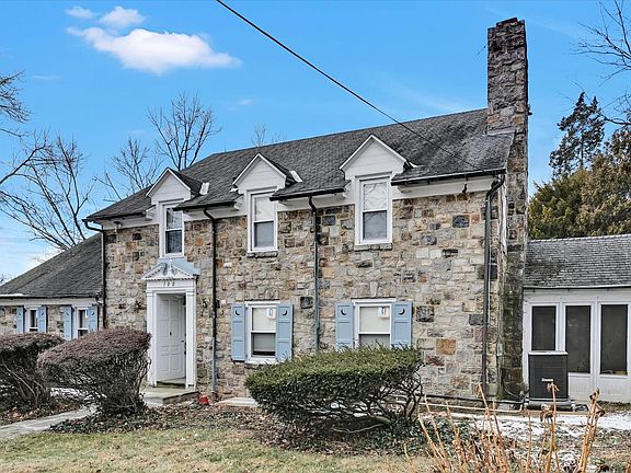 3rd image of 100 Brookline Plz
