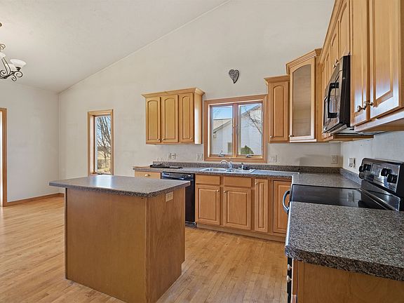 5th image of 4724 Fallview Ln