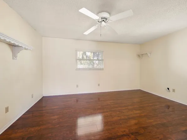 13323 Golf Crest Cir, Tampa, FL 33618