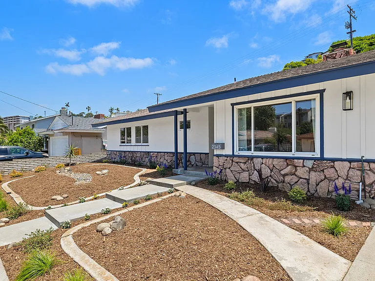 2345 Worden St — Photo 2