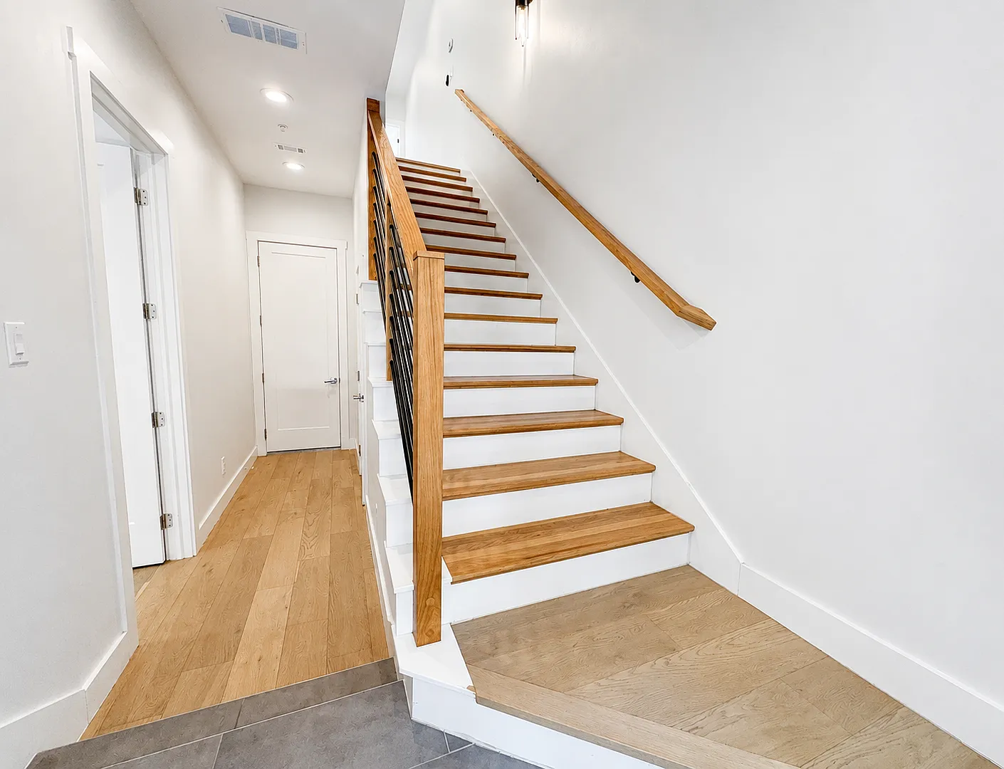 Modern Luxury in Farmers Branch — Photo 4