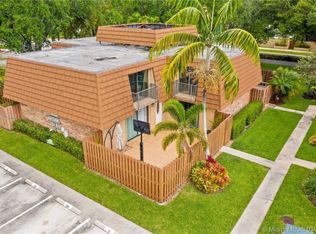 2559 Camelot Ct #2559, Hollywood, FL 33026