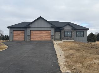 10398 E Clara Ave, Rochelle, IL 61068