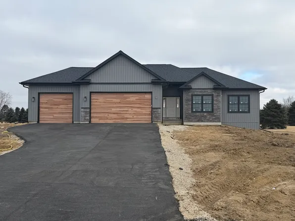 10398 E Clara Ave, Rochelle, IL 61068