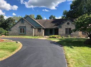 7325 Deerhill Dr, Clarkston, MI