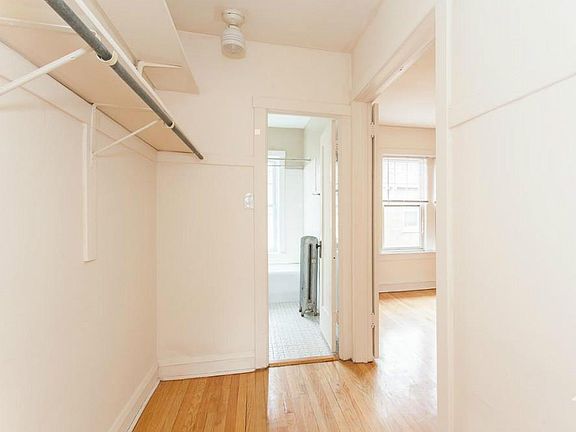 5th image of 2113 W Ainslie St