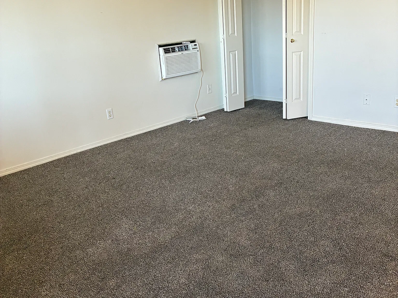 2 bed, 960 sqft, $1,200 — Photo 4
