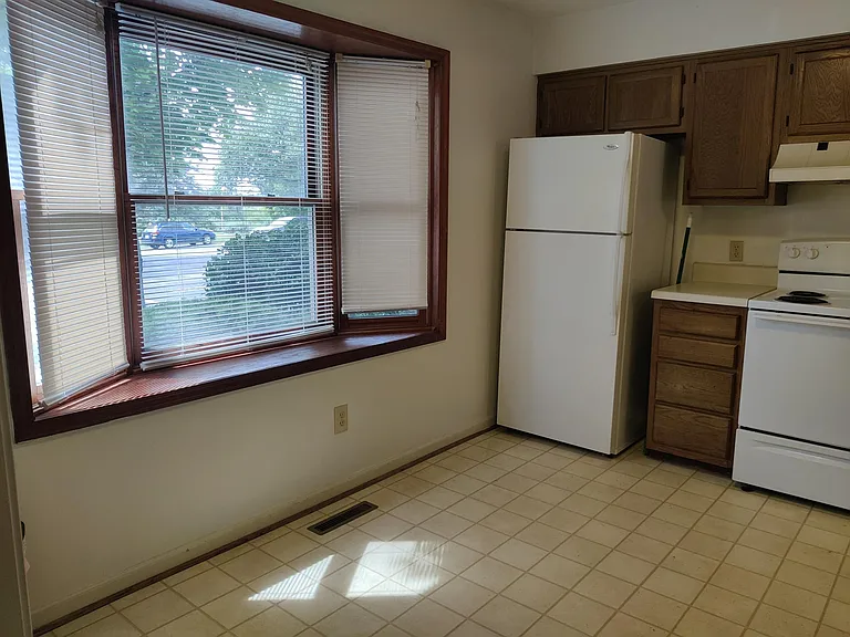 2513 Ridge Rd — Photo 4