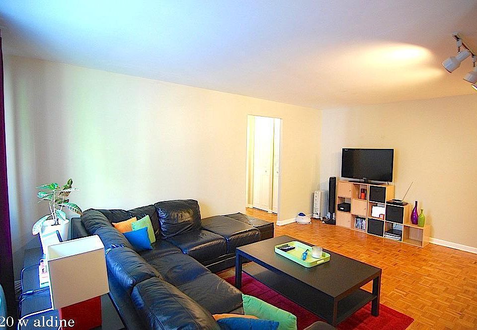 1st image of 420 W Aldine Ave #1812
