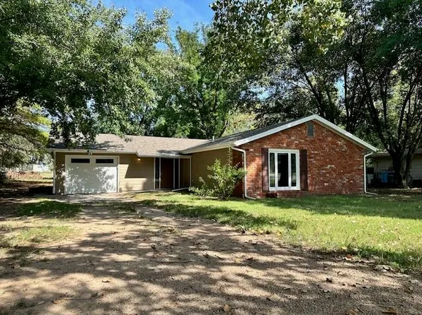6606 N Madison St, Hutchinson, KS 67502