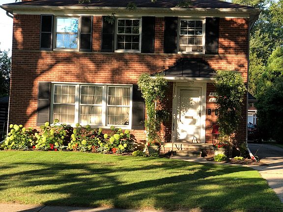 Landlord maintains all landscaping.