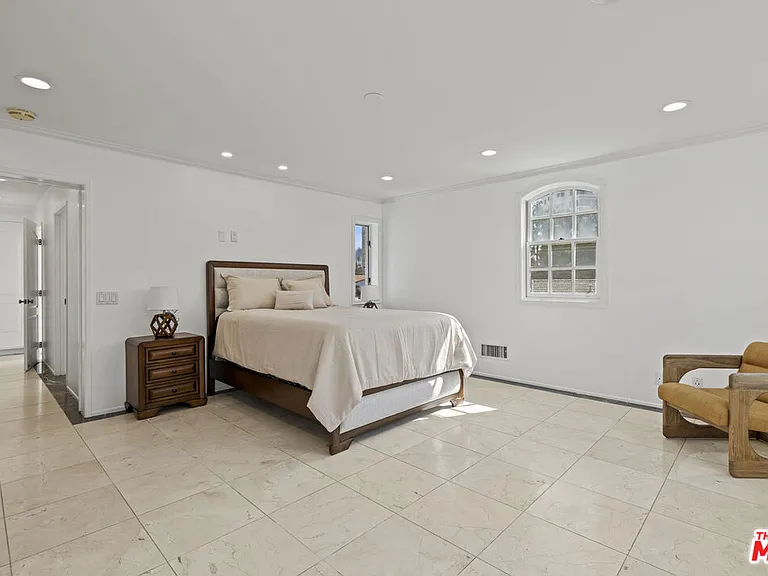 865 Warner Ave — Photo 21