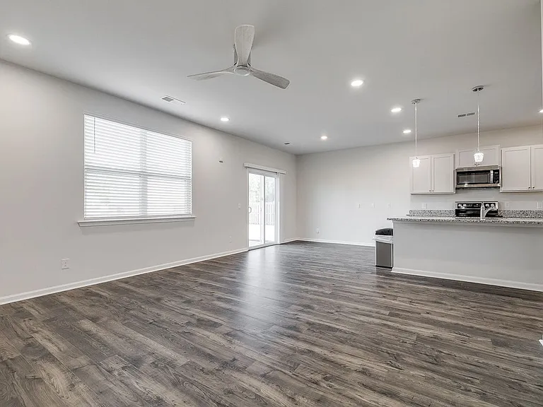 102 Spillway Ct — Photo 12