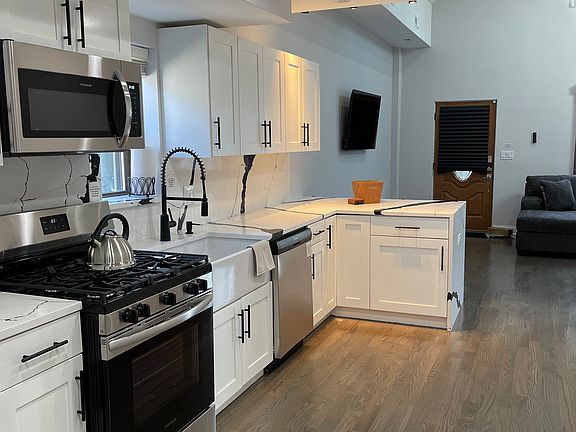 3rd image of 320 S Richmond St APT 2