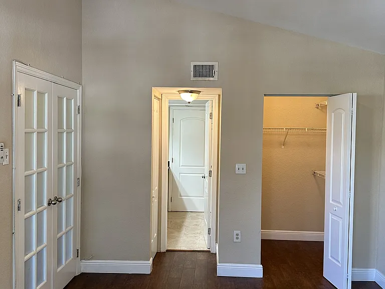 2850 N Oakland Forest Dr #208 — Photo 9