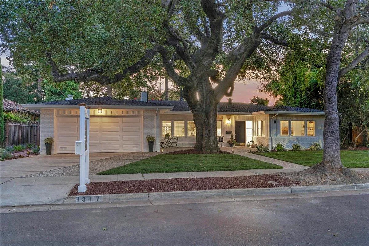 1317 Weaver Dr photo 1