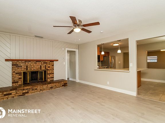 4th image of 402 Temple Dr