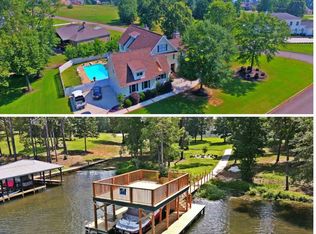 1792 Peninsula Dr, Scottsboro, AL 35769