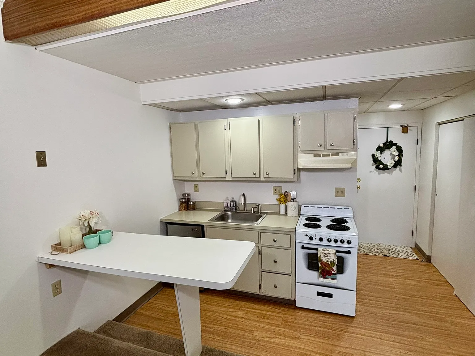 Sunrise Efficiency Apartments — Photo 2
