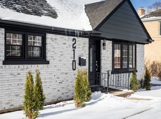 210 N Russel St, Mount Prospect, IL 60056