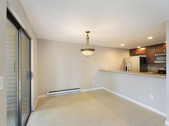 3rd image of 18544 Midvale Ave N