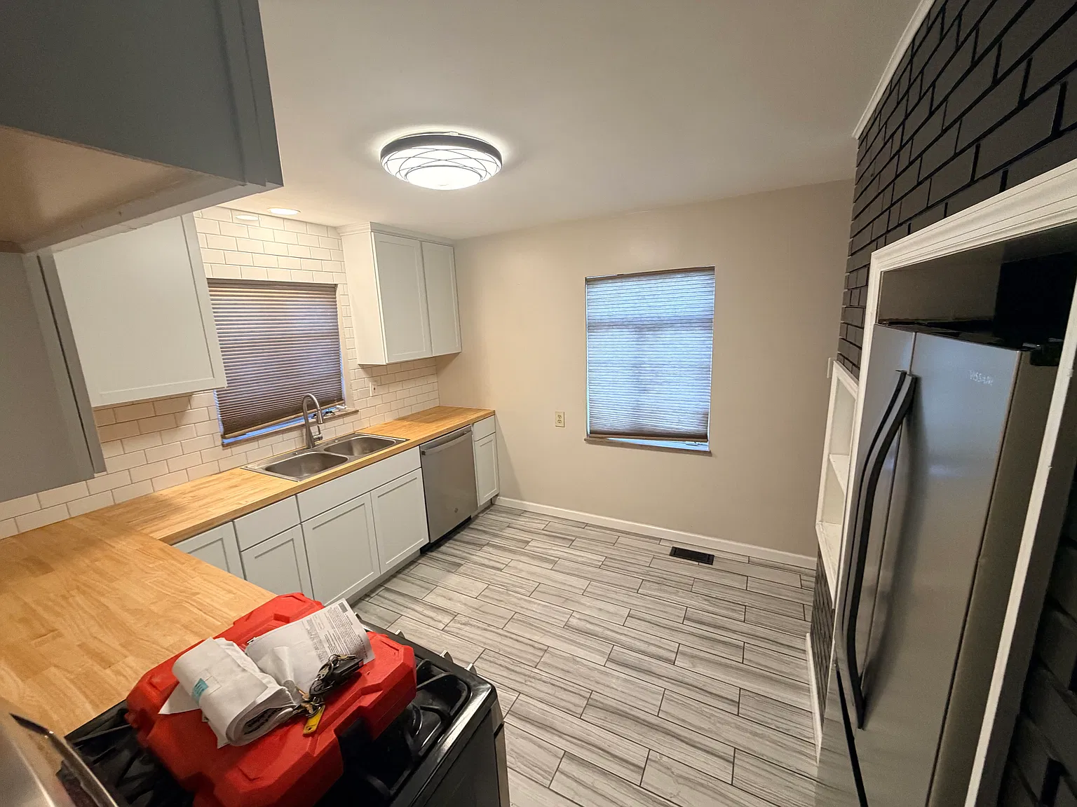 2 bed, 1090 sqft, $1,995 — Photo 3