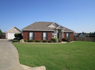 37 Summerfield Dr, Deatsville, AL 36022