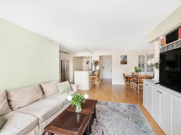 225 East 57th Street 8LS image 2 of 10