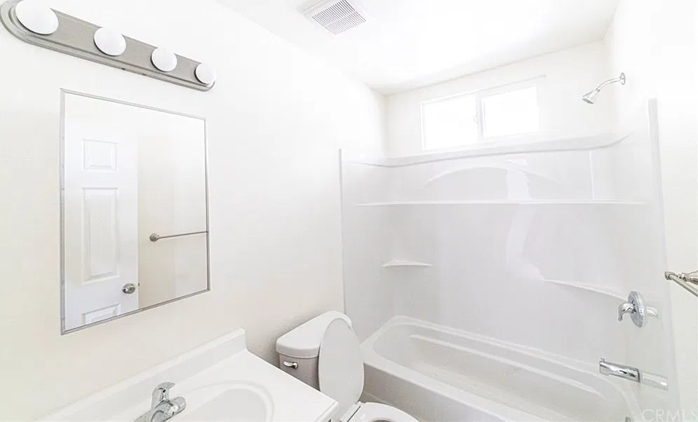 2 bed, 1000 sqft, $1,800 — Photo 2