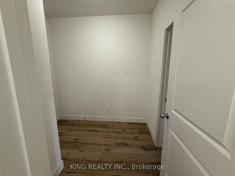 1612 Capri Cres #UPPER — Photo 5