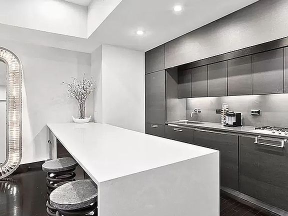 4th image of 20 Pine St APT 1816