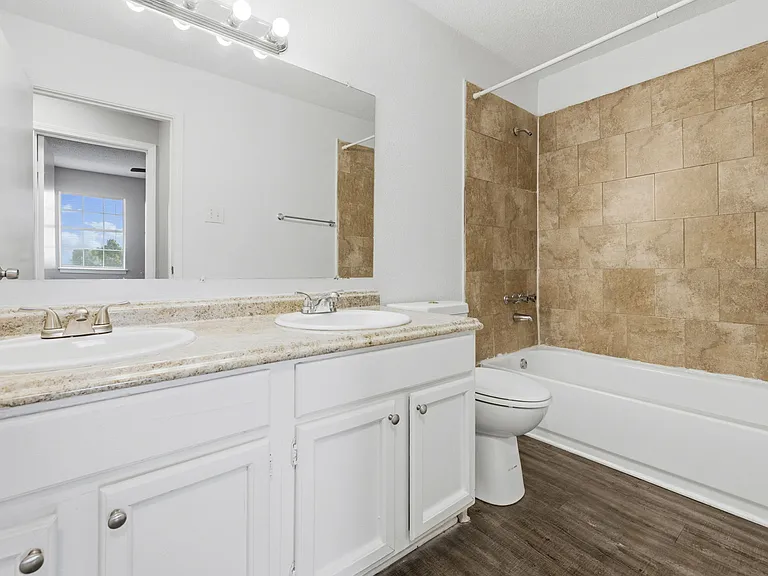 Residences at Overlook — Photo 14