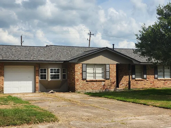129 Mulberry St, Lake Jackson, TX 77566