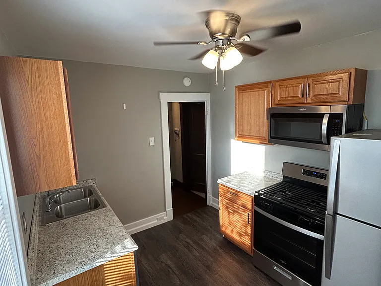 1425 Lasalle Ave #2 — Photo 2