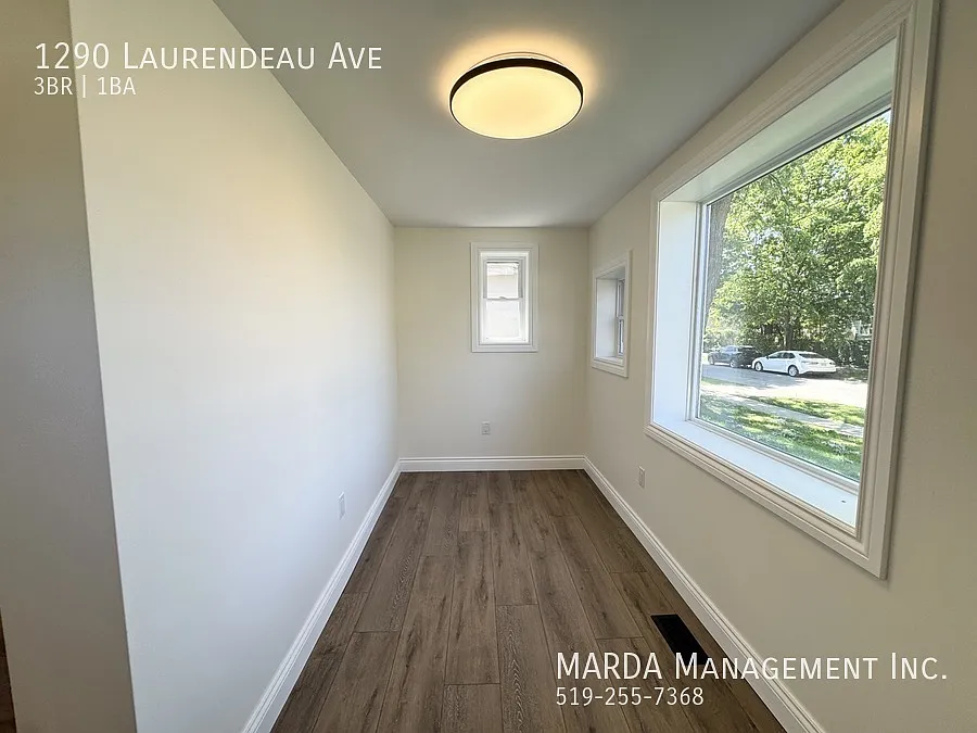 Brand New Reno 3 Bed/1 Bath Home East Windsor + Utilities! — Photo 4
