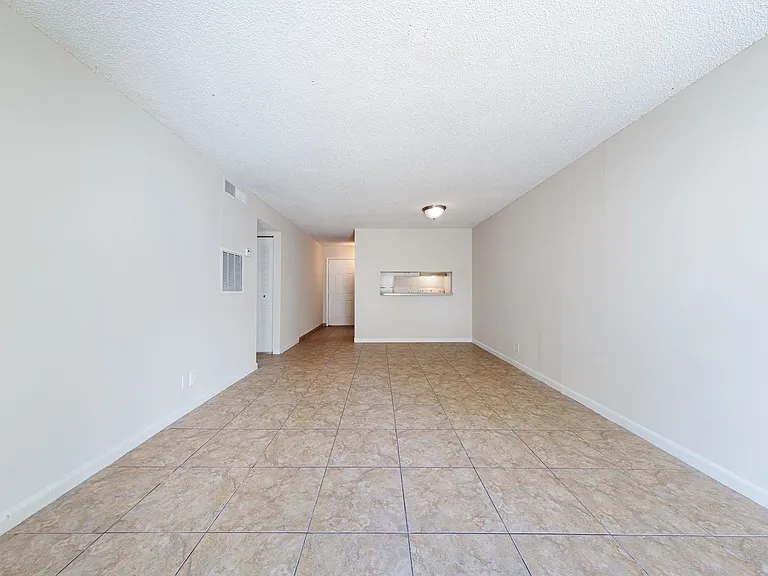 Spacious Living Room | Sunset Palms | Apartments For Rent in Hollywood FL