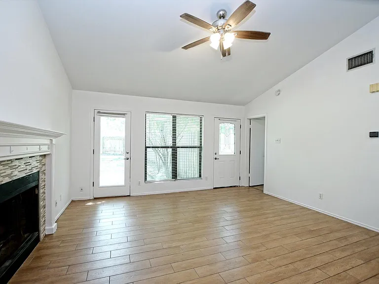 439 Sailmaster St #B — Photo 9