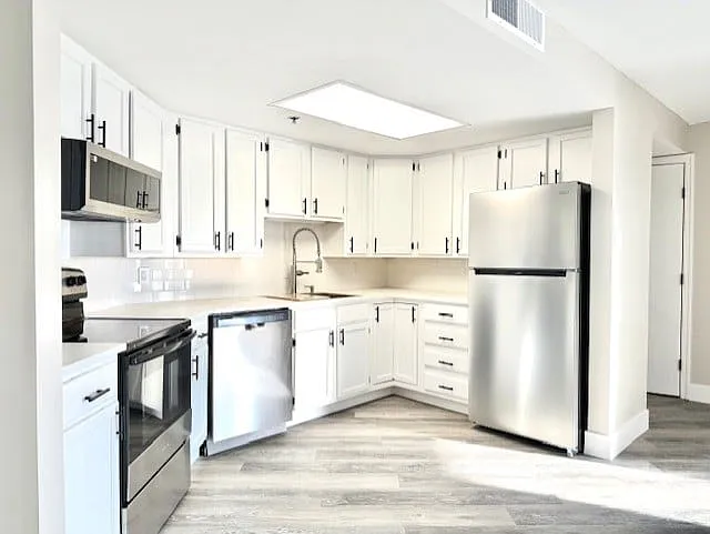 Luxe Residences of Aurora — Photo 4