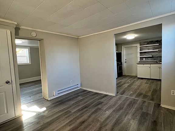 3rd image of 807 Wellington Ave #3