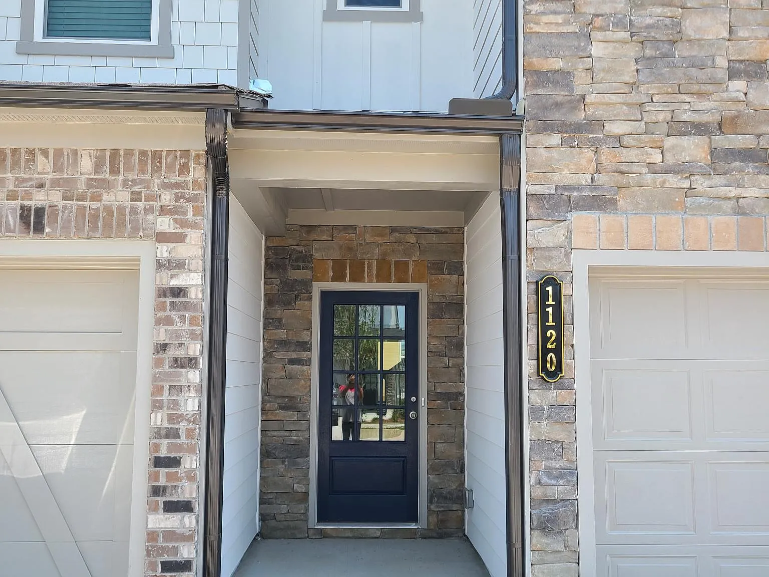 1120 Lossie Ln — Photo 2