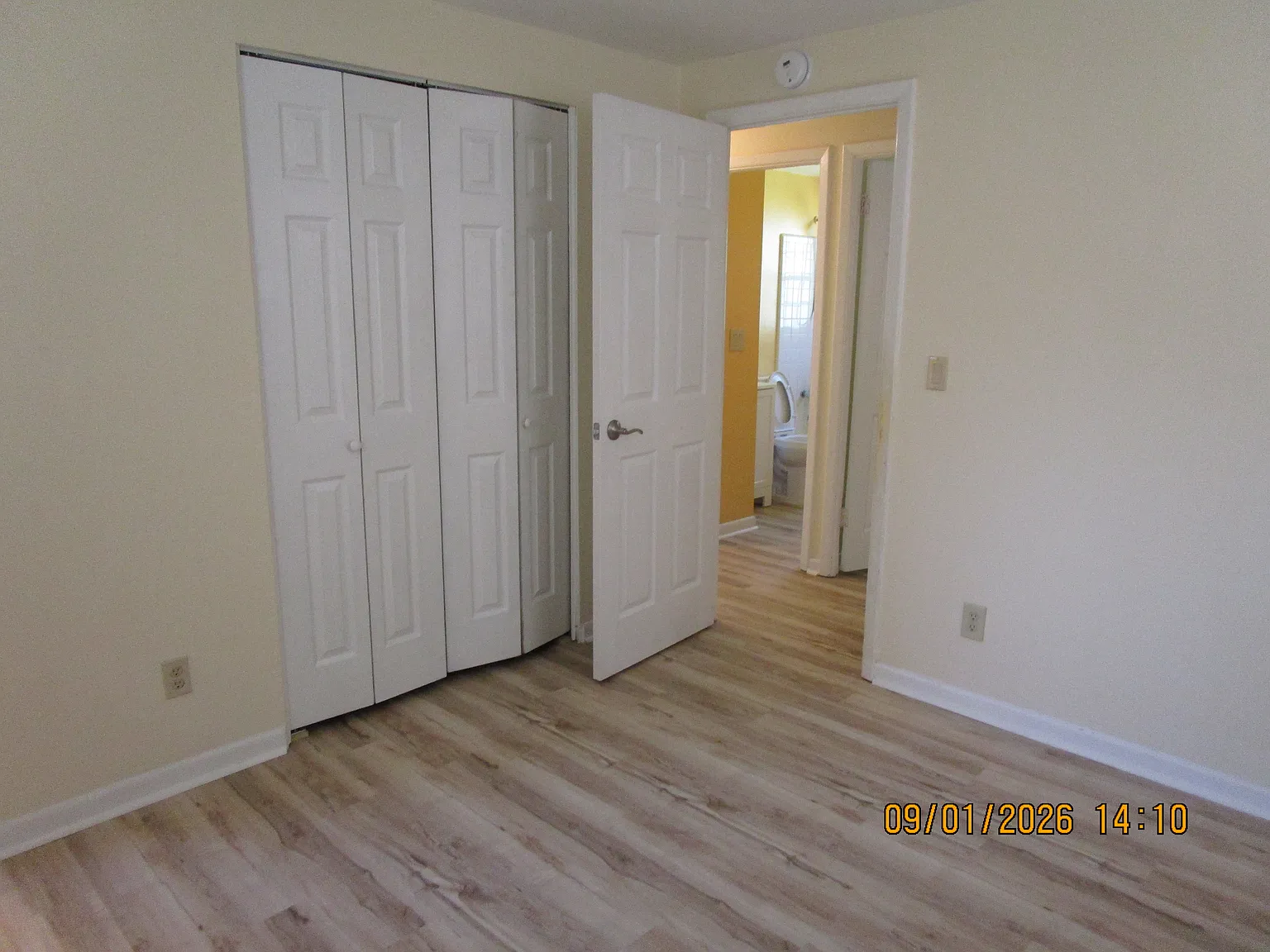 3 bed, 1.5 bath, 864 sqft, $1,195 — Photo 3