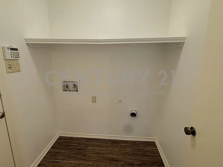 1122 Pyramid Dr — Photo 9
