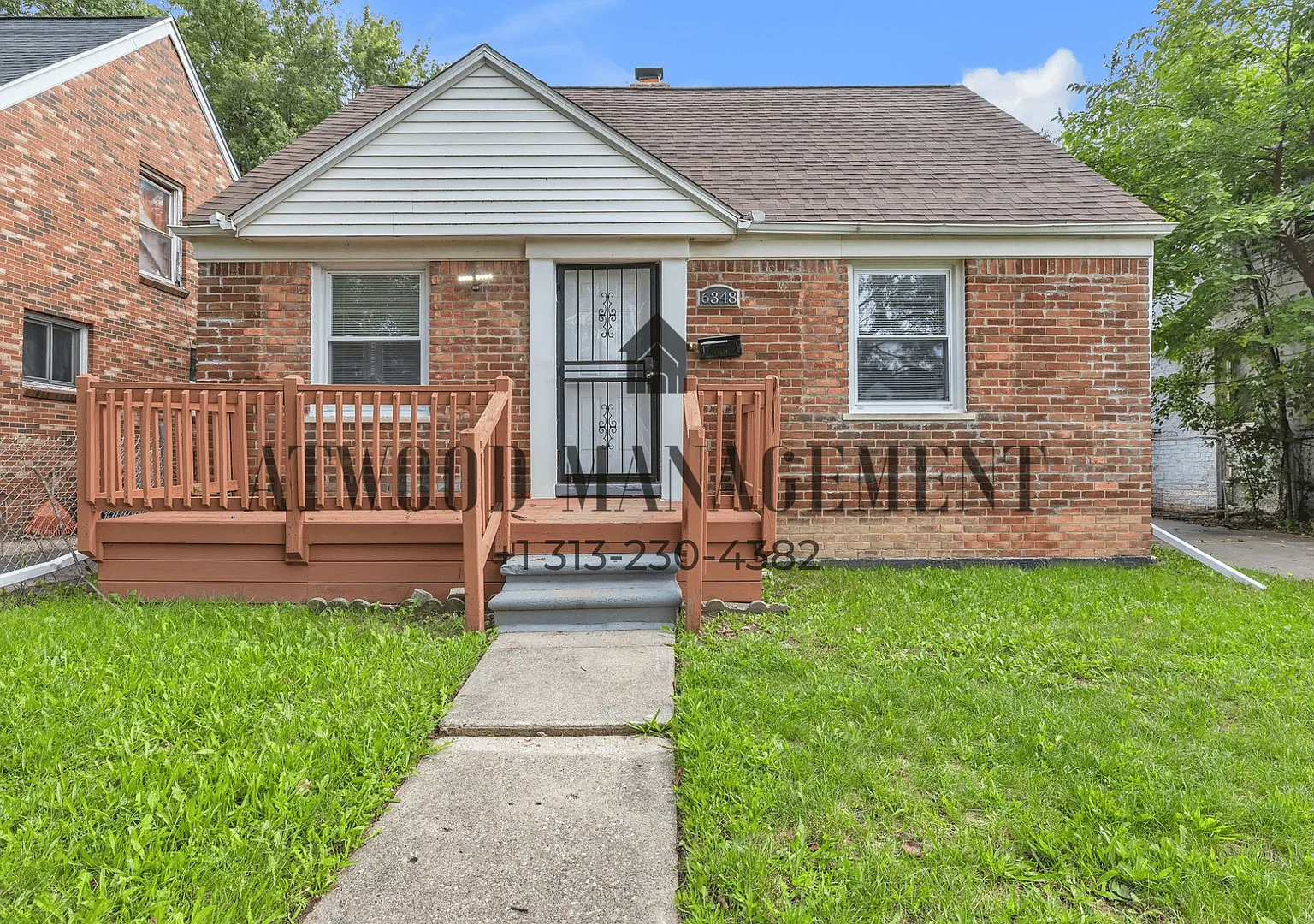 This beautifully updated 3-bedroom, 1-bath single-family home is ready for move-in! — Photo 1