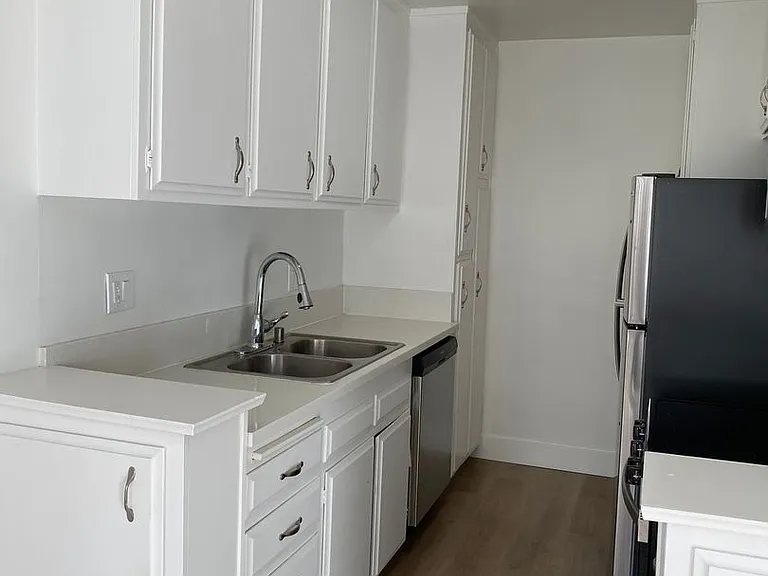 1407 Brockton Ave — Photo 7