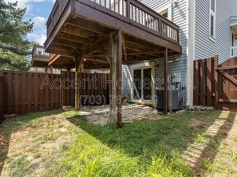 7301 Castleberg Ct — Photo 33