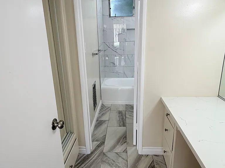 14215 Sylvan St #2 — Photo 2