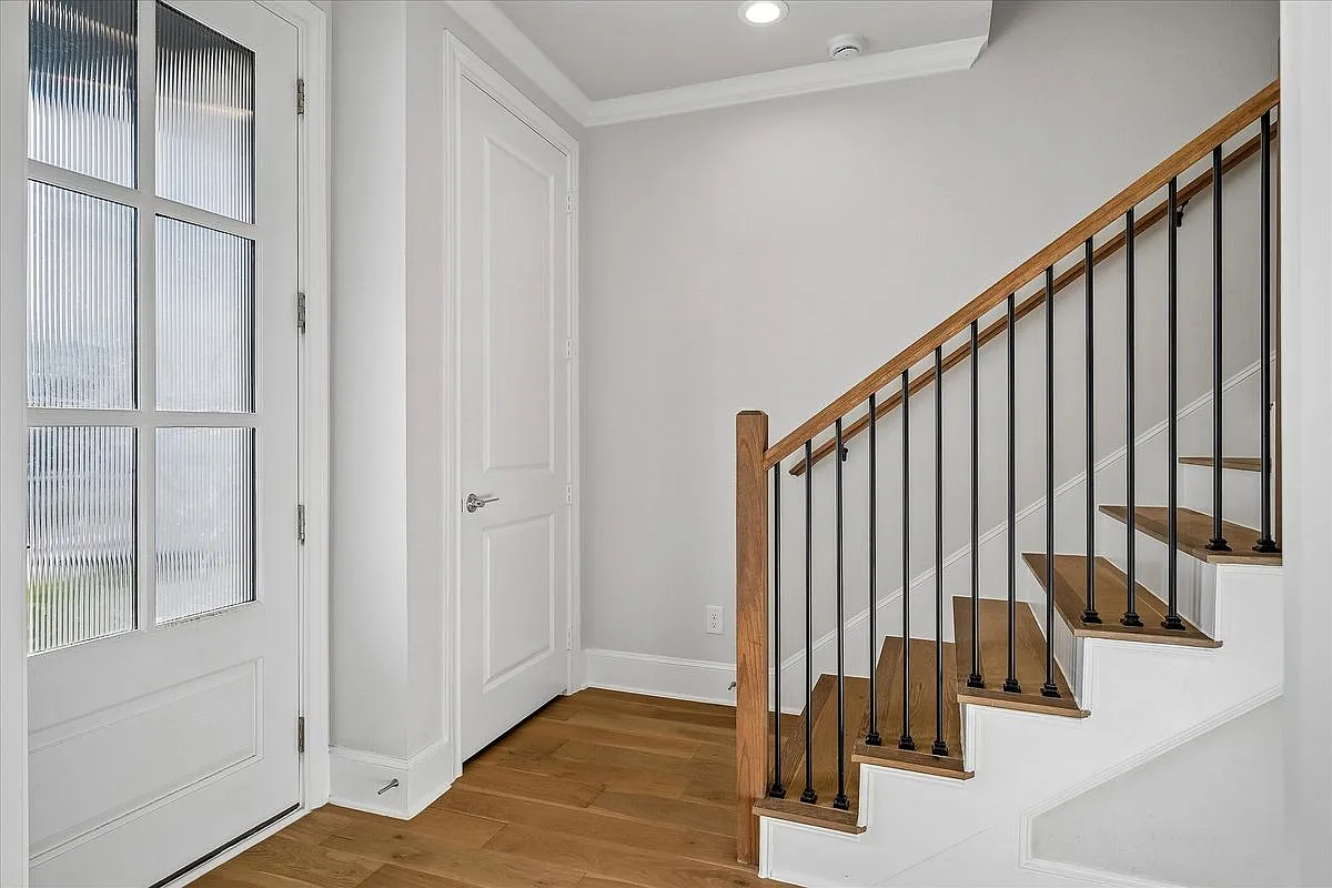 4 bed, 4.5 bath, 2697 sqft, $4,700 — Photo 2