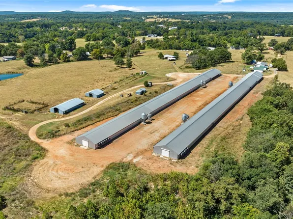 21396 Griggs Rd, Springdale, AR 72762