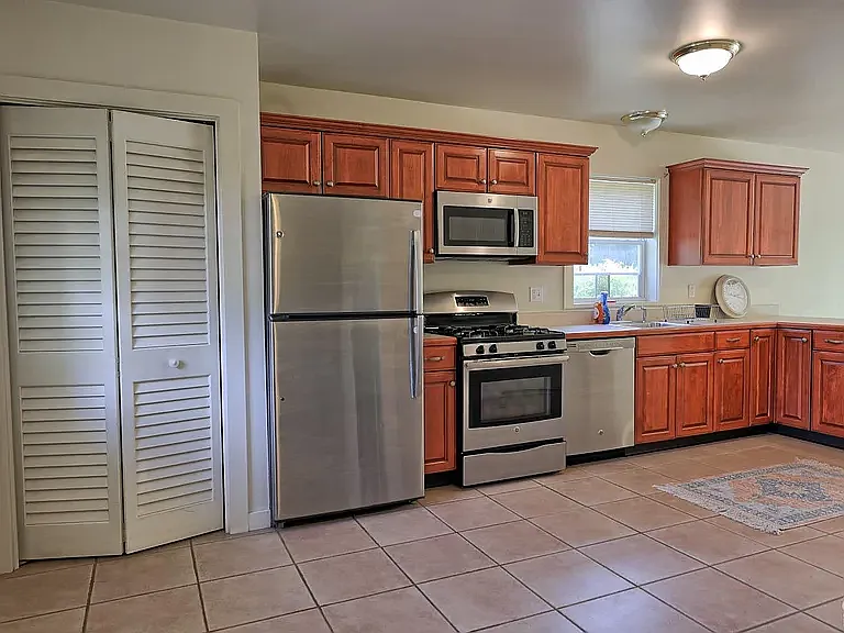 2 bed, 1.5 bath, 900 sqft, $1,600 — Photo 3